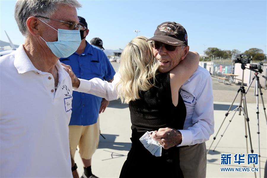 (國(guó)際·圖文互動(dòng))(6)“飛虎隊(duì)”百歲老兵駕機(jī)重上藍(lán)天