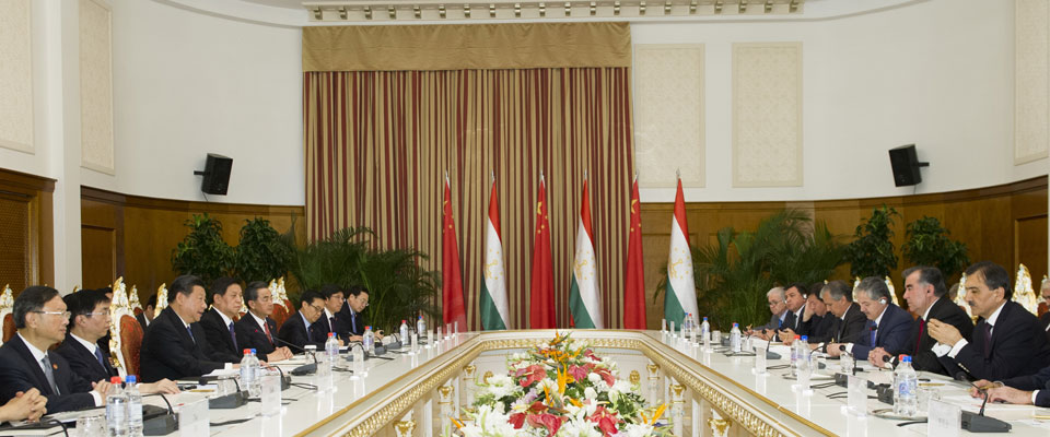 習近平同塔吉克斯坦總統拉赫蒙舉行會談