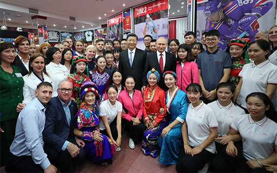 習近平和俄羅斯總統普京共同訪問“海洋”全俄兒童中心