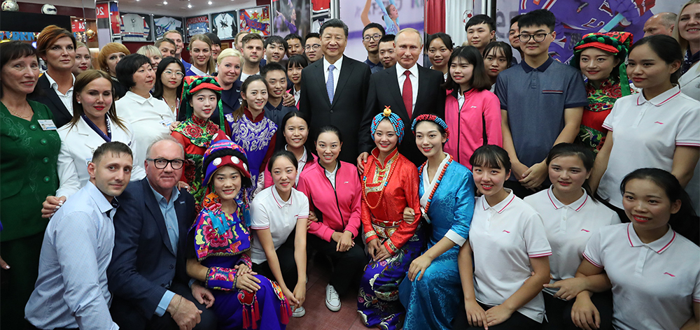 習近平和俄羅斯總統普京共同訪問“海洋”全俄兒童中心