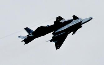 “殲-20，你不要飛得那么快……”